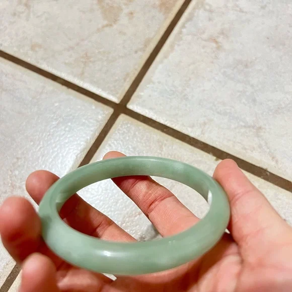 Elegant Dongling Jade Bangle Bracelet - Picture 3 of 10